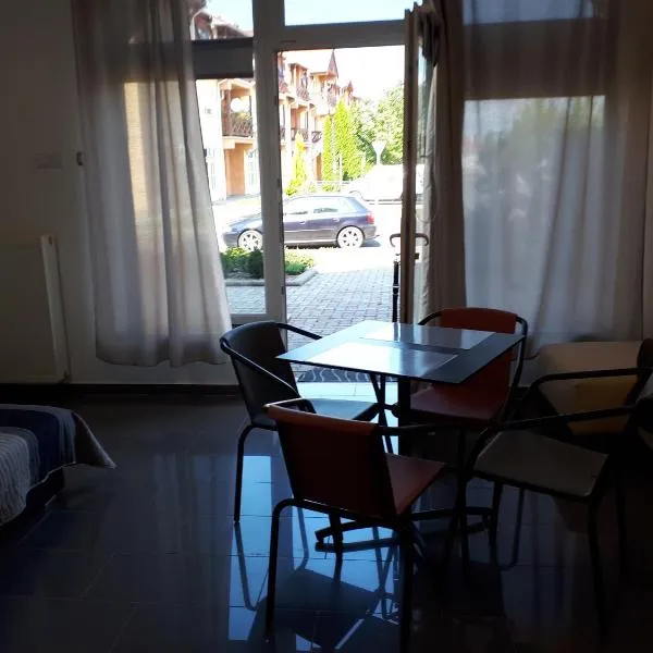 Kertvárosi Apartman II，位于Tiszalúc的酒店