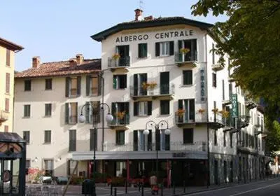 中央酒店，位于Costa di Serina的酒店