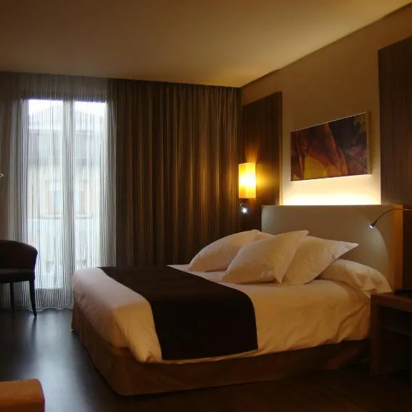 阿罗伊庞费拉达酒店，位于Toral de Merayo的酒店
