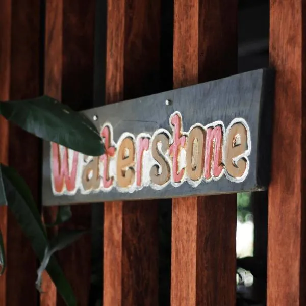 Waterstone Guesthouse，位于Tangkahan的酒店