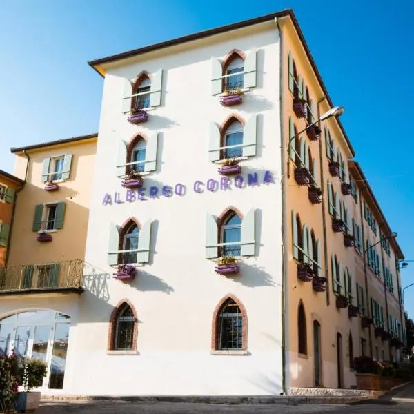 Hotel Corona，位于Ferrara di Monte Baldo的酒店