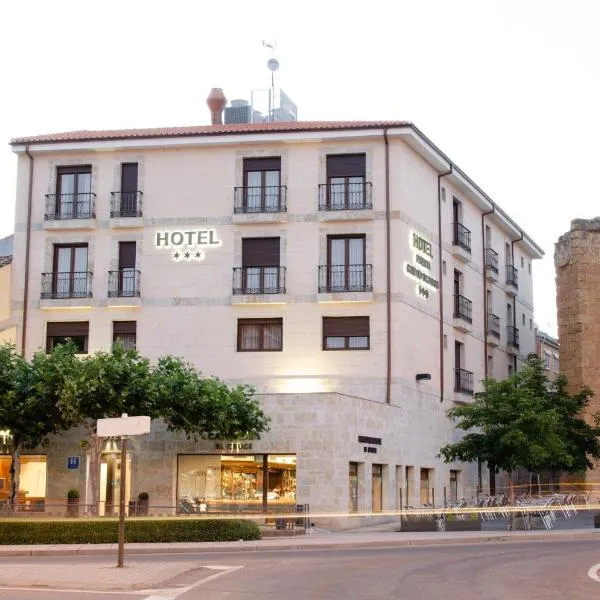 Hotel Puerta Ciudad Rodrigo，位于Serradilla del Arroyo的酒店