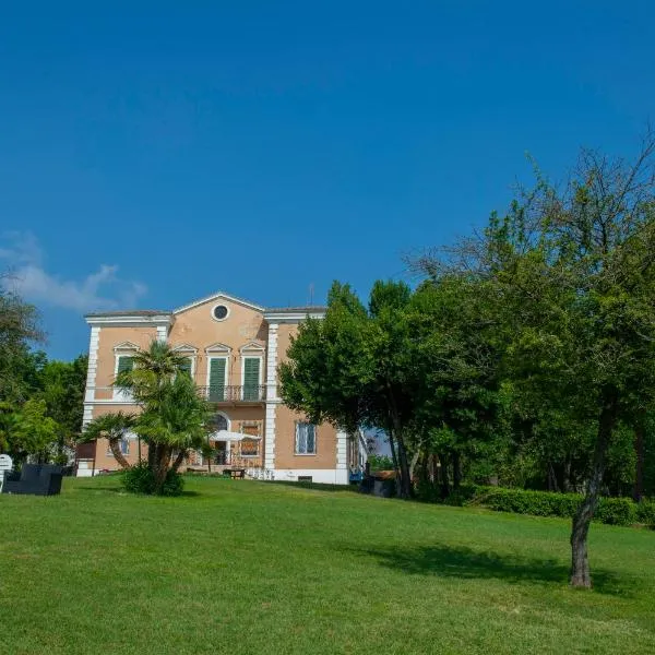 Tenuta Villa Colle Sereno，位于马里纳迪蒙泰马尔恰诺的酒店