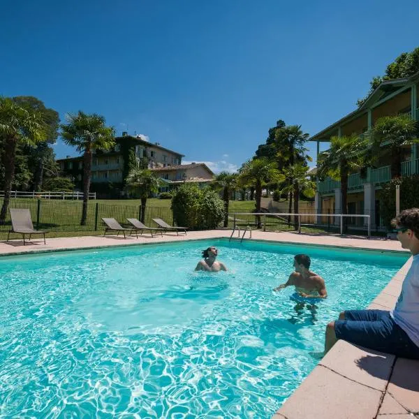 Logis Hôtels- Hôtel et Restaurant Domaine de Fompeyre，位于巴扎斯的酒店