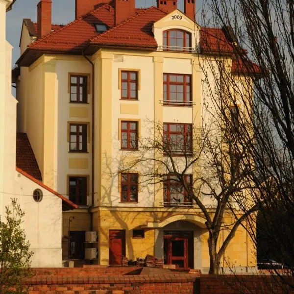 阿特酒店，位于Sulisław的酒店