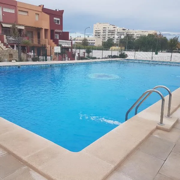 Villa Edu, piscina y playa，位于瓦伦西亚的酒店