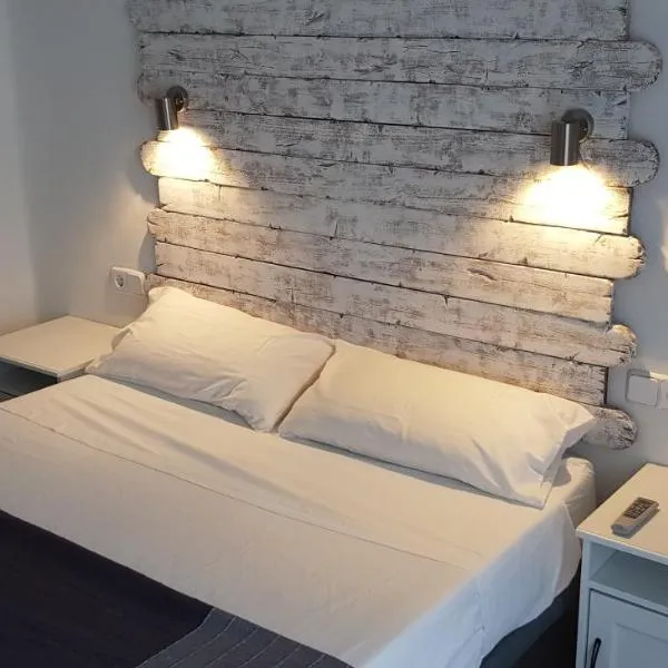 Domus Valencia Apartamentos centro frente a Torres de Serrano，位于瓦伦西亚的酒店