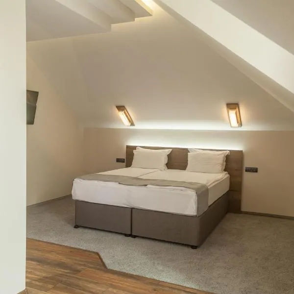 Hugo Hotel,位于瓦尔纳的酒店