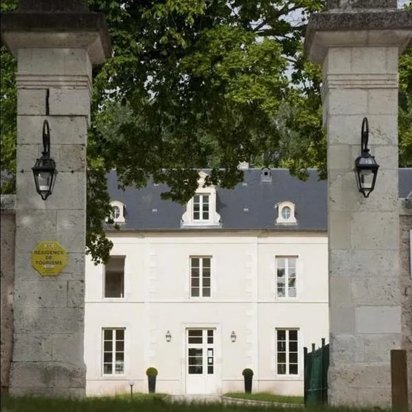 拉泽内城堡 - 公寓酒店，位于Farges-en-Septaine的酒店
