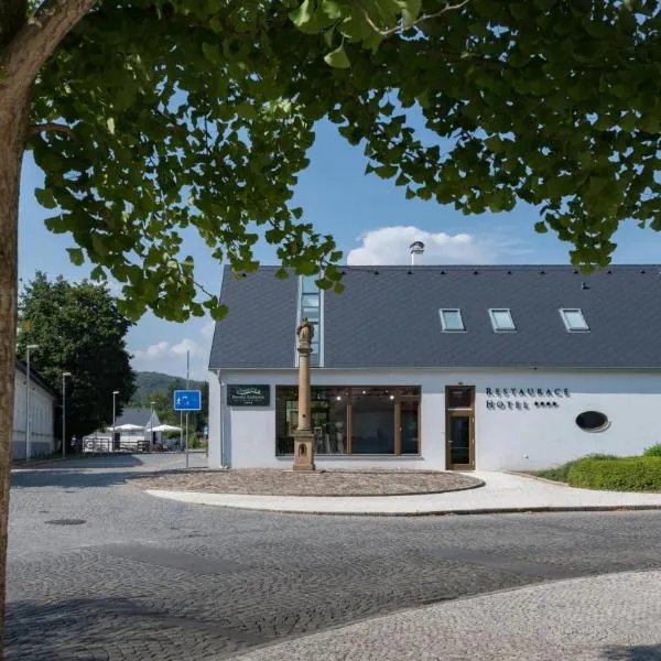 Hotel Panská Zahrada，位于Dobřichovice的酒店