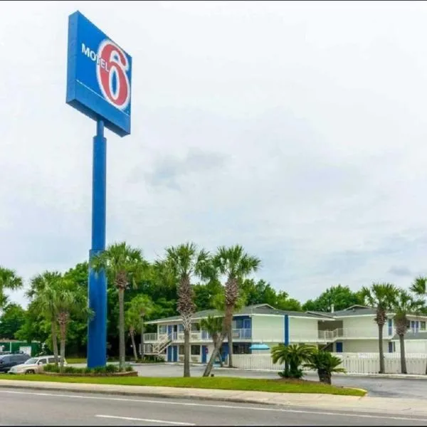 Motel 6 - Pensacola West，位于彭萨科拉的酒店