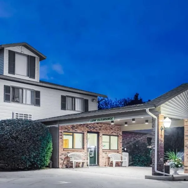 Super 8 by Wyndham Monroe WI，位于Monroe的酒店