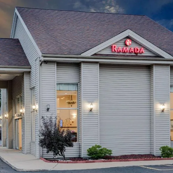 克利夫兰机场华美达酒店 ，位于费尔维尤帕克的酒店