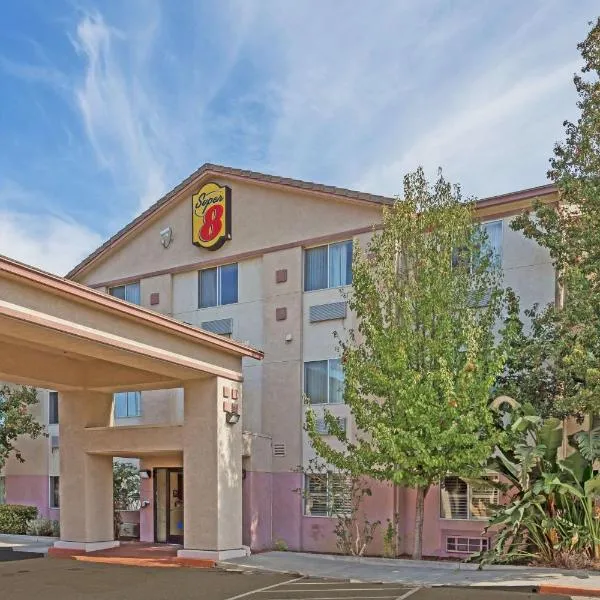 迪克森/加州大学戴维斯分校速8酒店，位于迪克森的酒店