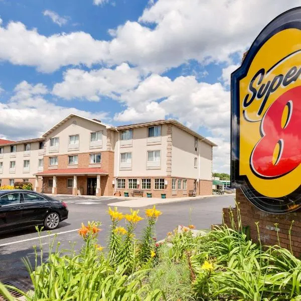 Super 8 by Wyndham Akron S/Green/Uniontown OH，位于East Liberty的酒店