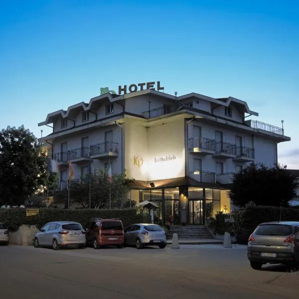 Hotel Quadrifoglio，位于Caraglio的酒店