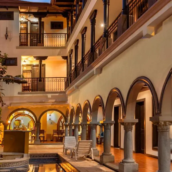 科隆尼亚酒店，位于Desamparados的酒店