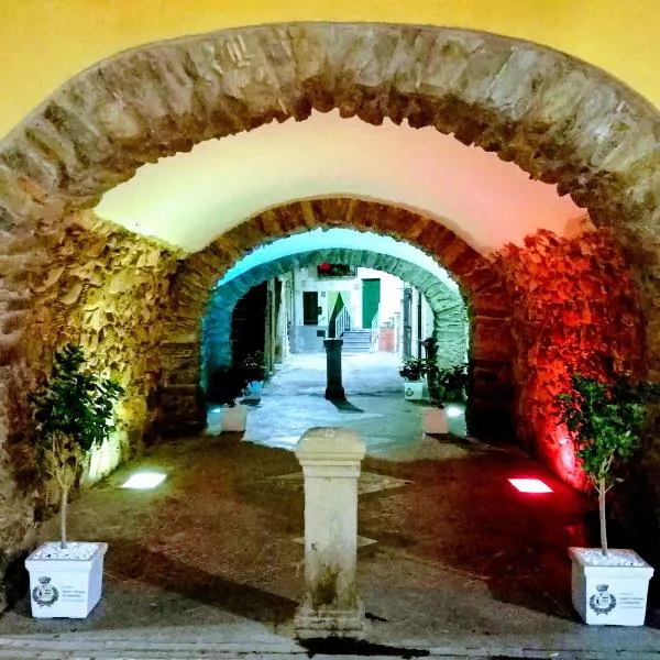 Sotto L'Arco，位于Pettineo的酒店