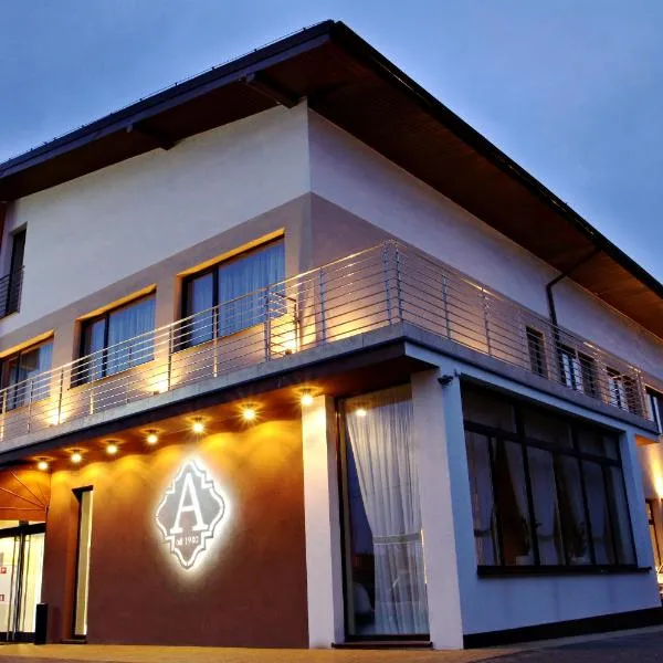 阿亚克斯酒店，位于Konotopa的酒店