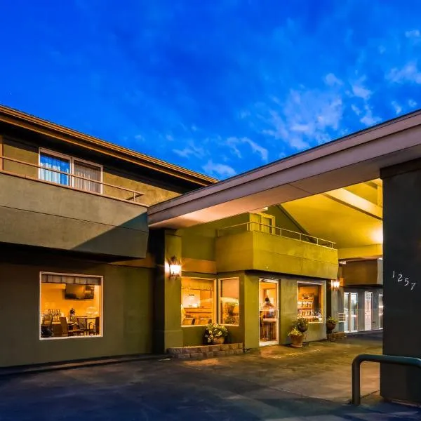 RiverTree Inn & Suites，位于Clarkston的酒店