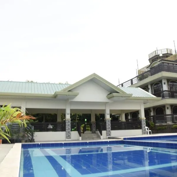 Villa Esmeralda Bryan's Resort Hotel and Restaurant，位于Palayan City的酒店