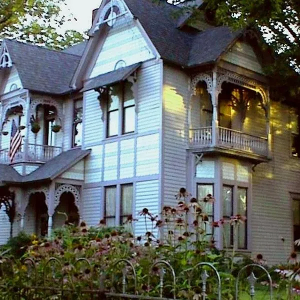 Carleton House Bed and Breakfast，位于Bonham的酒店