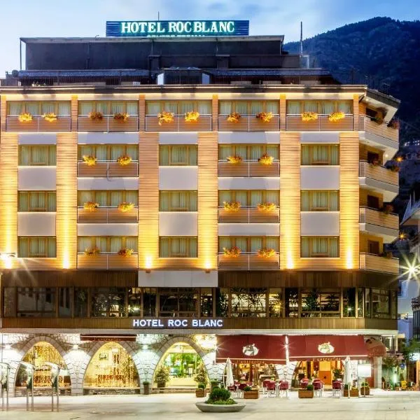 Roc Blanc Hotel & Spa，位于圣胡利娅-德洛里亚的酒店