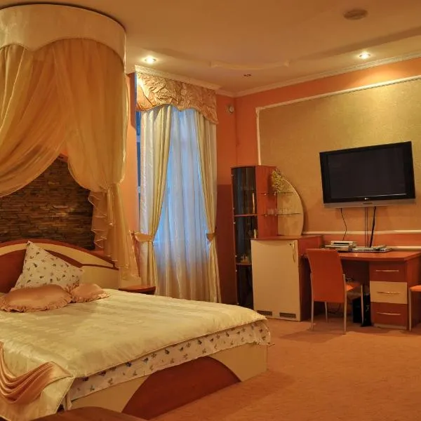 弗克斯酒店，位于维诺吉拉季夫的酒店