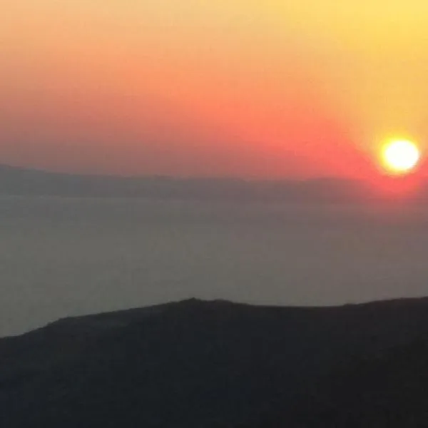 Traditional Renovated House in the Centre of Anafi，位于阿纳菲的酒店