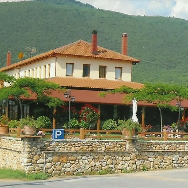 Hotel Kapsalis，位于Polýdendron的酒店