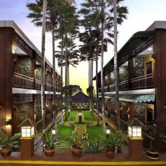 Kebun Teh Wonosari Rollaas Hotel & Resort，位于拉旺的酒店