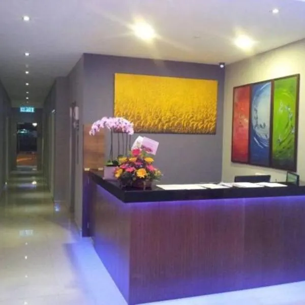 Festival Boutique Hotel，位于Kampong Bangkong的酒店