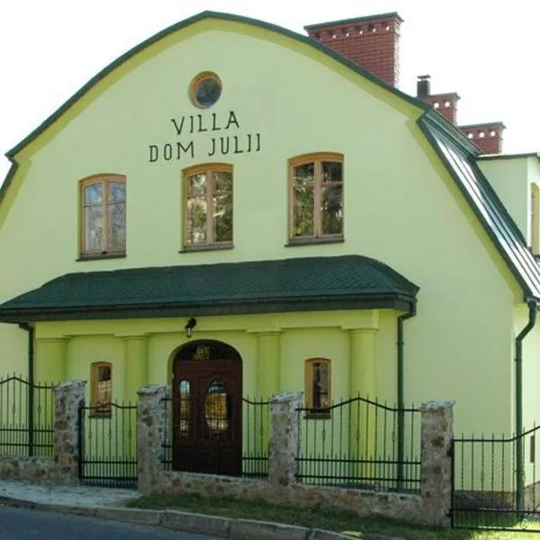 朱利亚之家别墅酒店，位于Zagórz的酒店