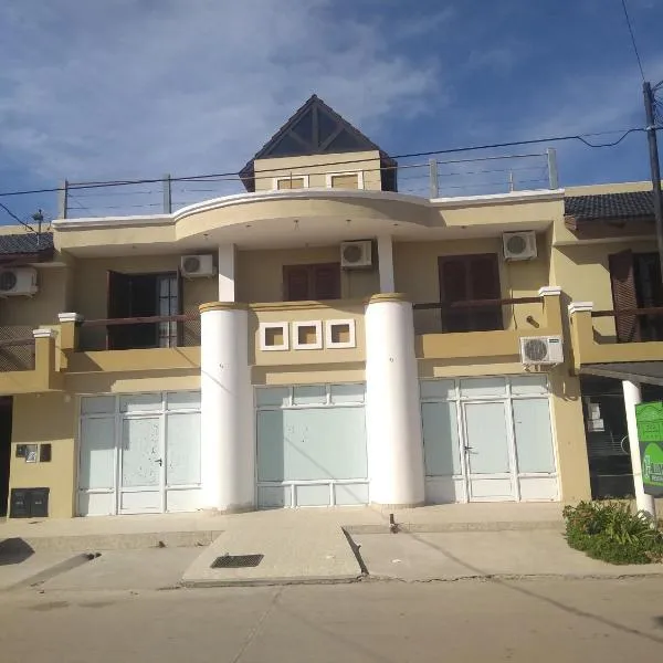Hotel Gallone Memorial y Apart，位于Alejandro Roca的酒店
