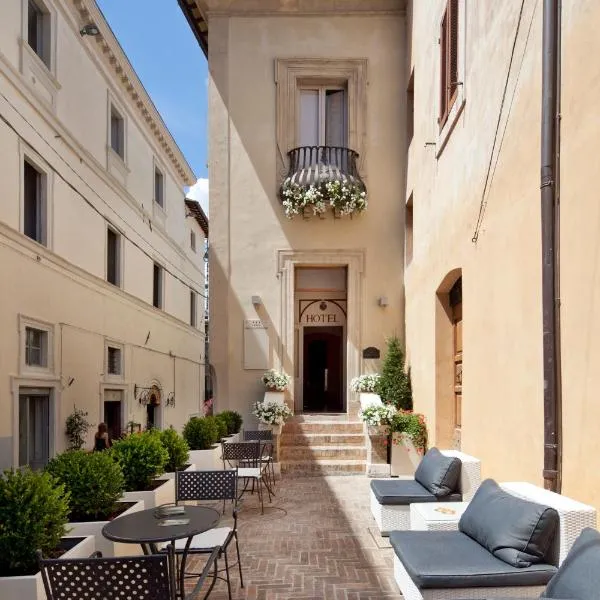 德利阿弗莱斯奇酒店，位于Castel San Giovanni的酒店