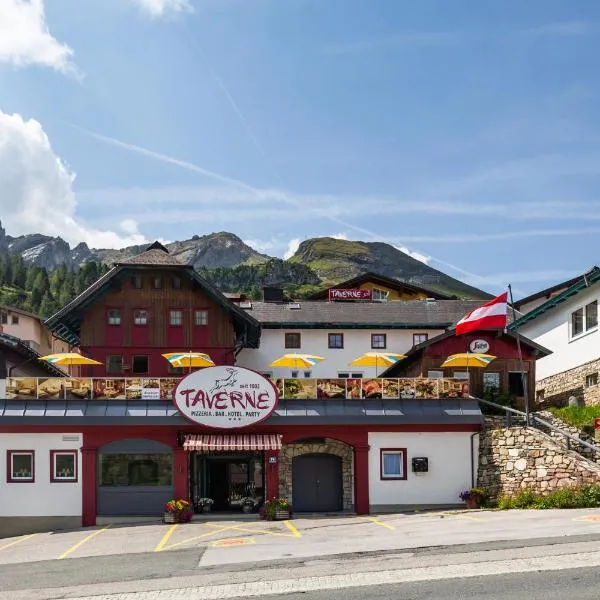 Party Hotel Taverne，位于上陶恩的酒店