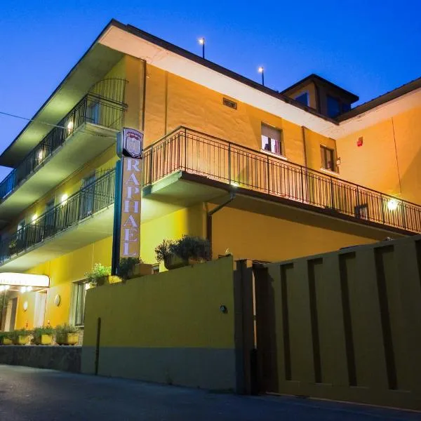 拉斐尔酒店，位于Montevettolini的酒店
