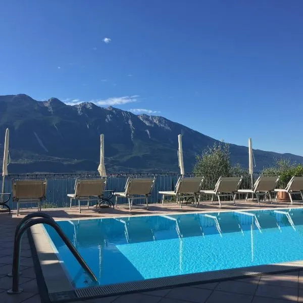 Villa Belvedere Hotel，位于利莫内-苏尔加达的酒店
