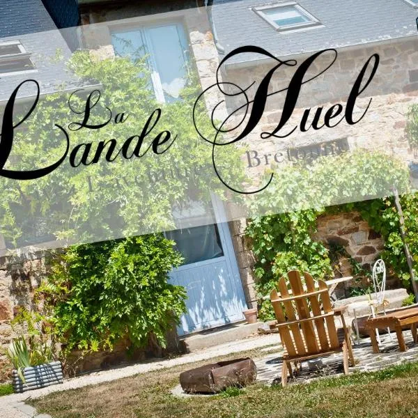 la lande huel，位于Quintin的酒店