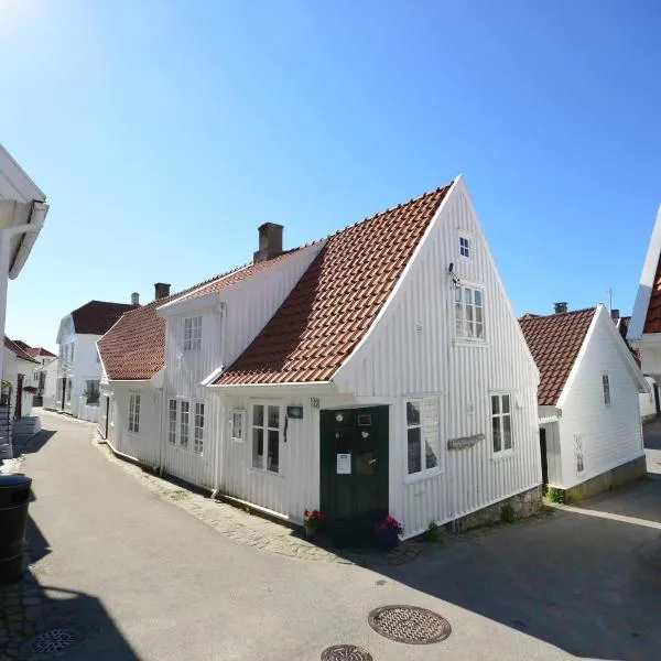 Reinertsenhuset，位于Ystabø的酒店