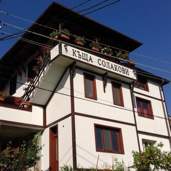 Къща за Гости Солакови **，位于代温的酒店