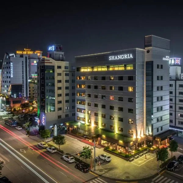 香格里拉海滩旅游酒店，位于Yeongam的酒店