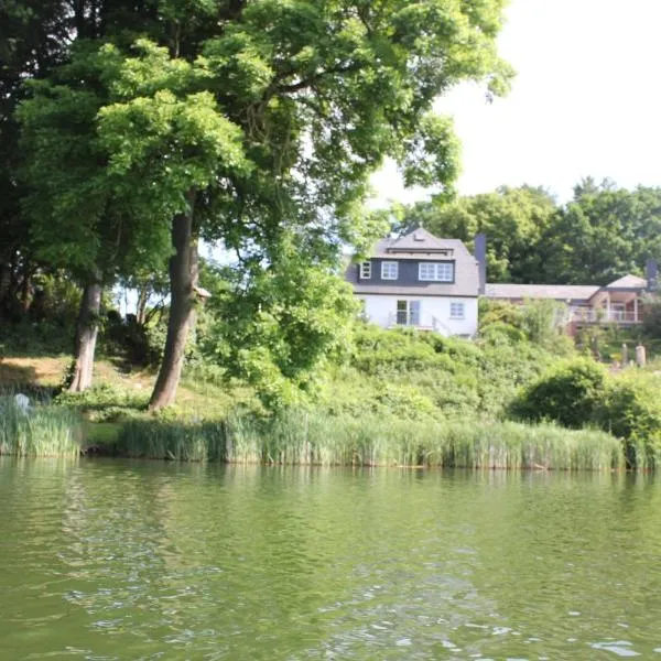 Ferienhaus direkt am Schmalensee，位于Bosau的酒店