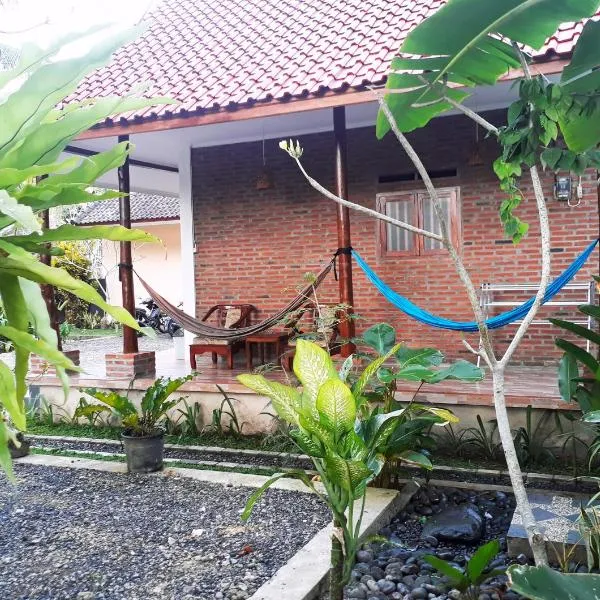 拉加民宿，位于Cijulang的酒店