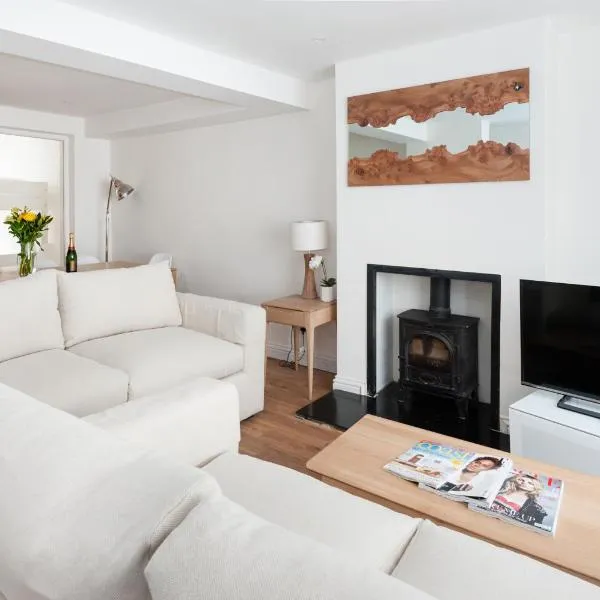 Sea Breeze Cottage with Parking by MyHolidayLet，位于布莱顿霍夫的酒店