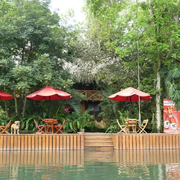 Hotel Kangaroo y Restaurante，位于里约杜尔塞的酒店