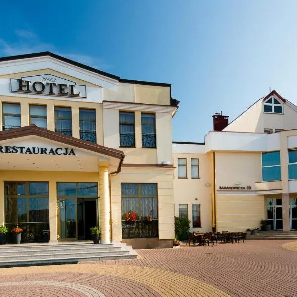 桑塔纳酒店，位于Porosły的酒店