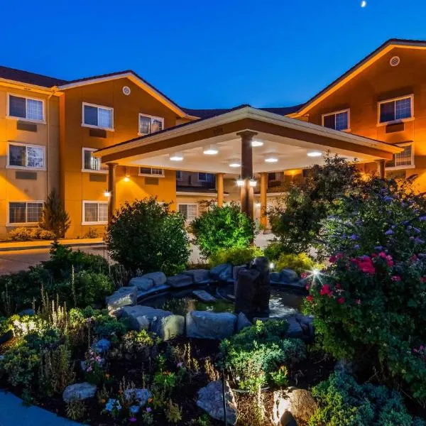 考德威尔贝斯特韦斯特套房PLUS酒店，位于考德威尔的酒店