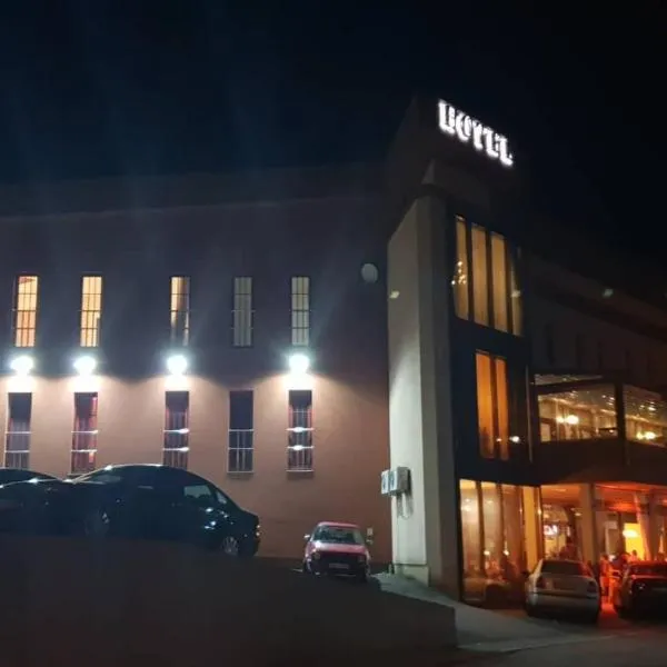 Hotel Urban，位于Bešići的酒店