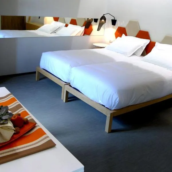 游客布兰科公寓酒店，位于圣地亚哥－德孔波斯特拉的酒店